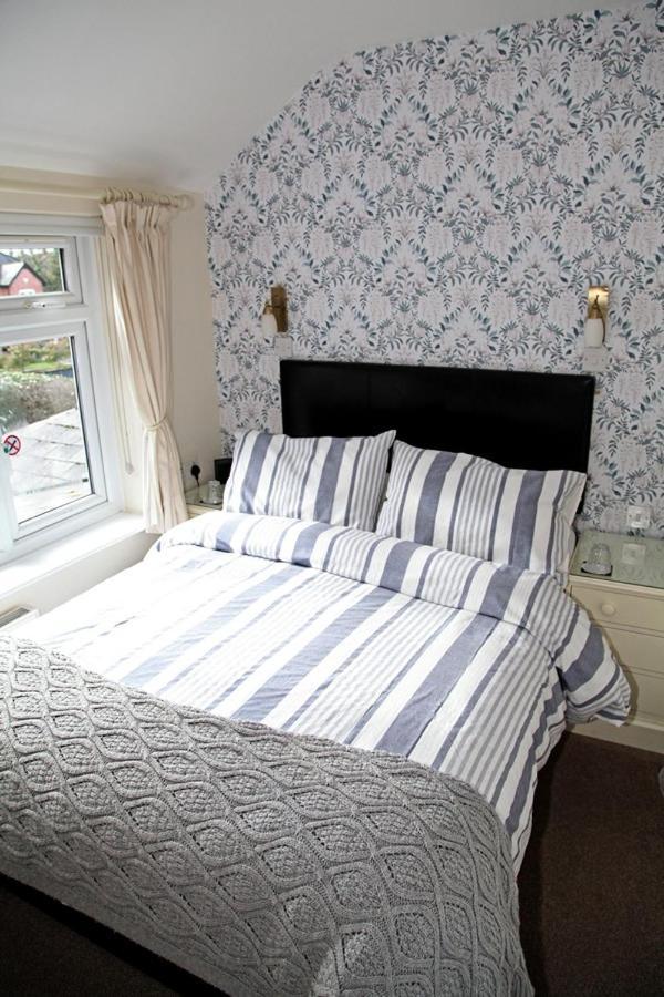 The Hinton Guest House Нътсфорд Екстериор снимка