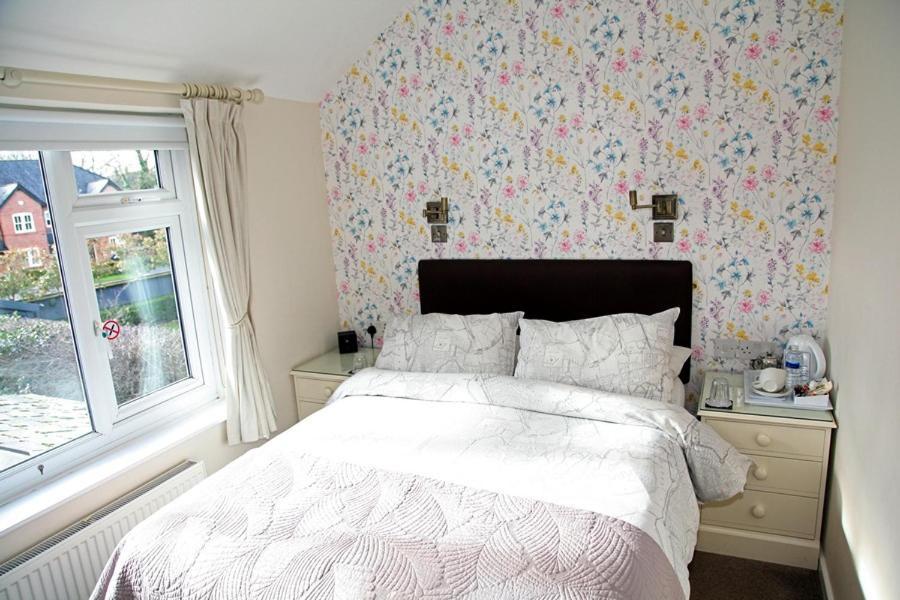 The Hinton Guest House Нътсфорд Екстериор снимка