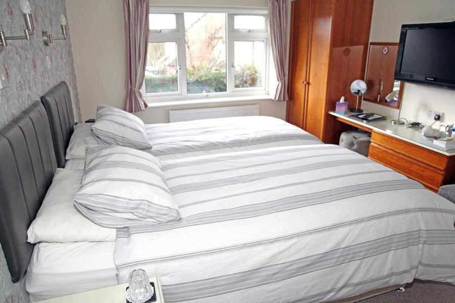 The Hinton Guest House Нътсфорд Екстериор снимка