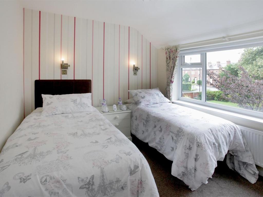 The Hinton Guest House Нътсфорд Екстериор снимка