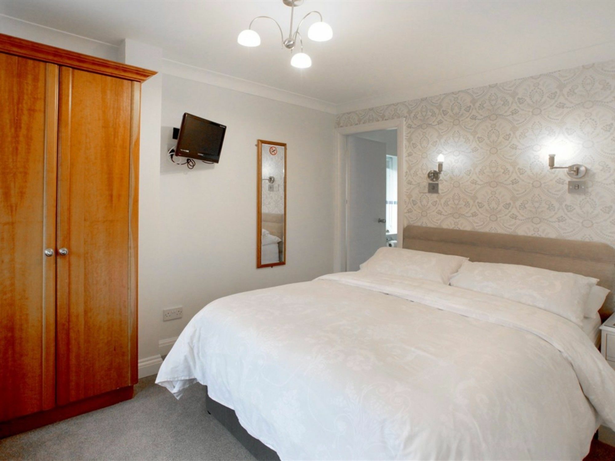 The Hinton Guest House Нътсфорд Екстериор снимка
